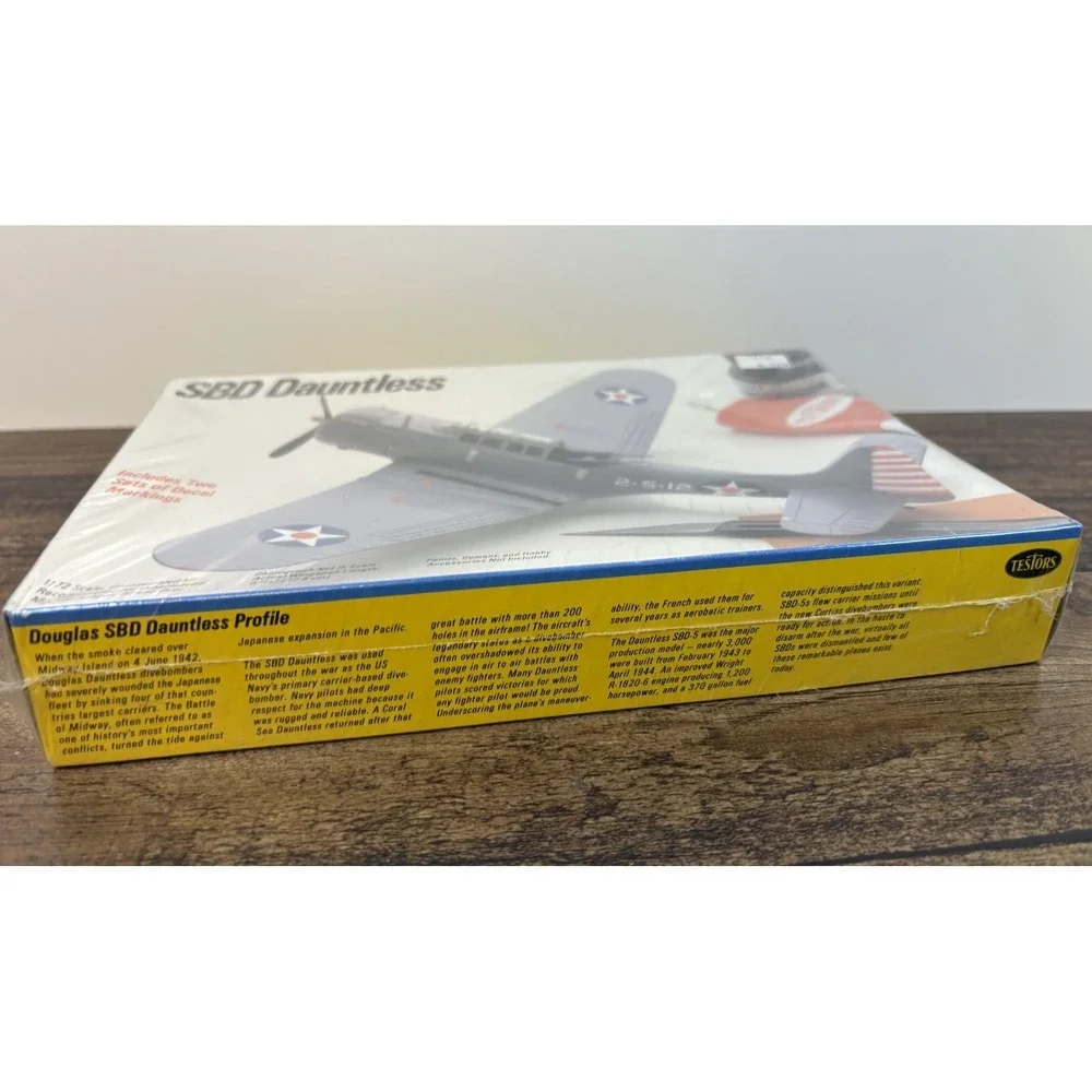 Testors Douglas SBD Dauntless 1:72 Scale Model Kit #693 SEALED